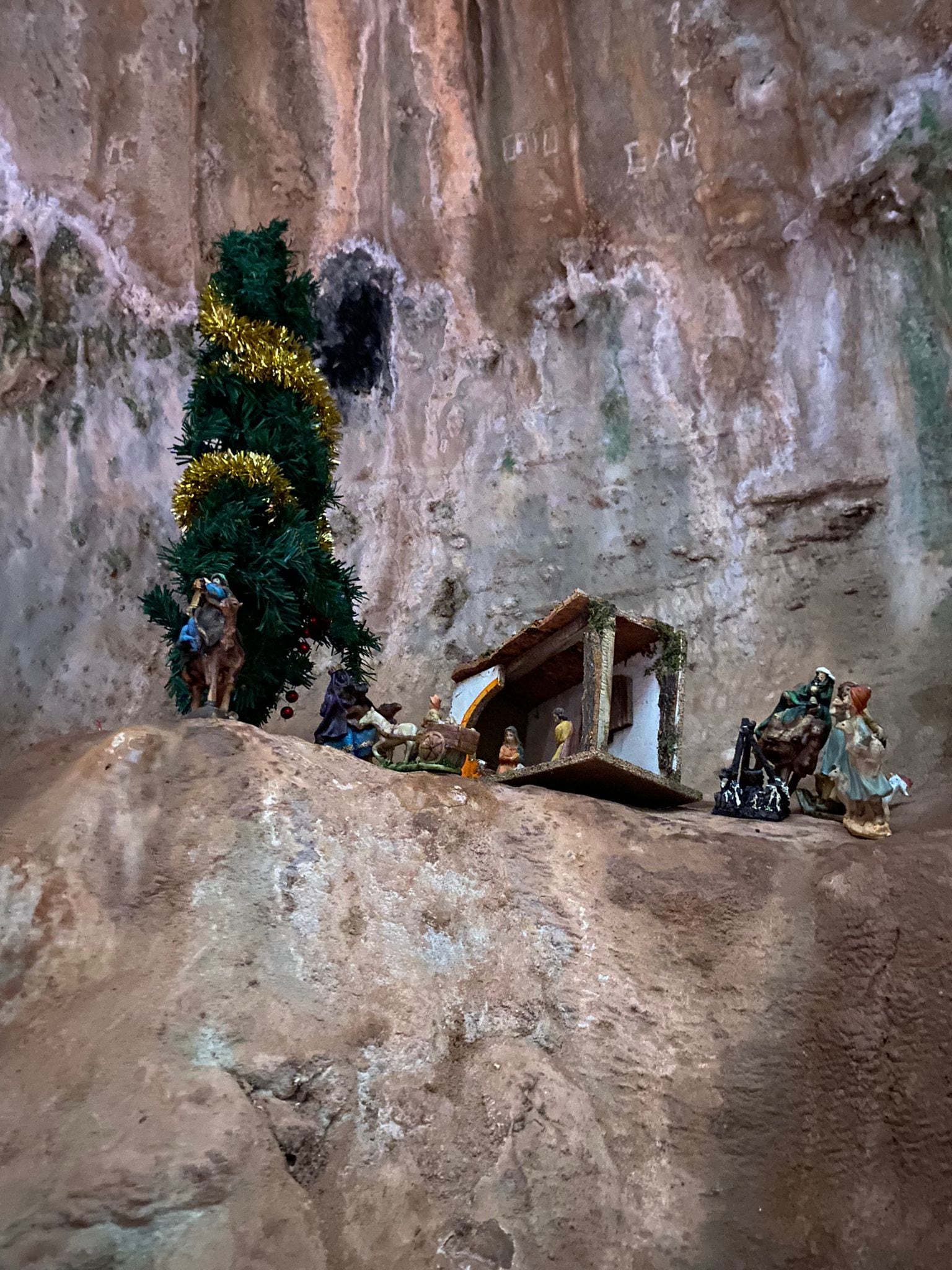 Belén navideño en el estrecho de la Arboleja