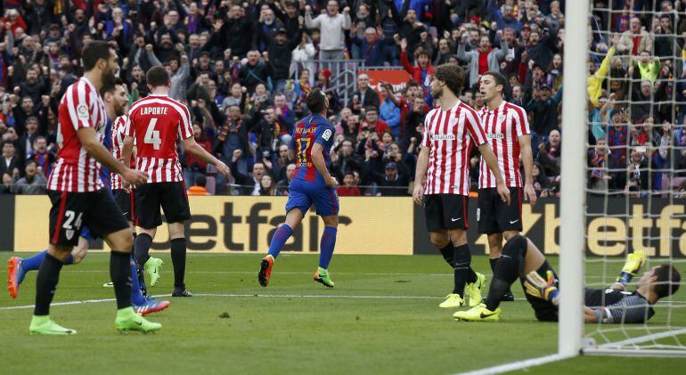 Alcácer celebra su gol ante el Athletic.