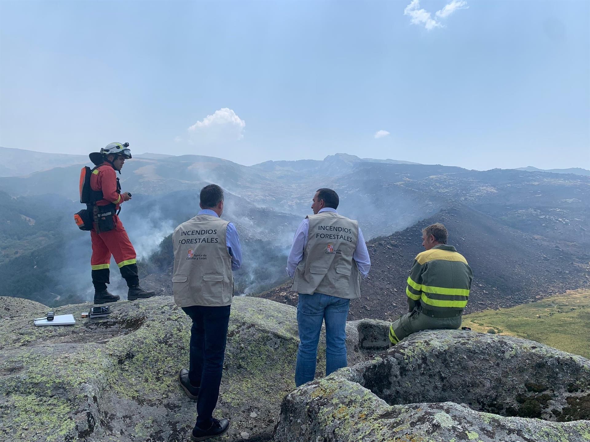 Archivo - Imagen de una intervención en un incendio en el año 2022. JCYL