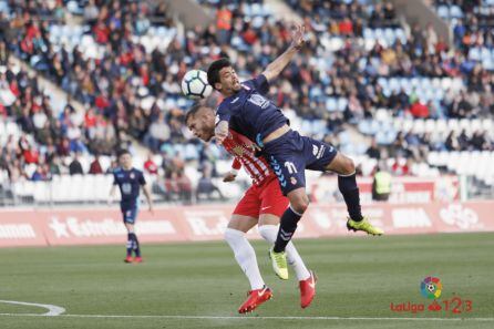 Morcillo desequilibra a Salvador en la acción de penalti que no transformó Rodri