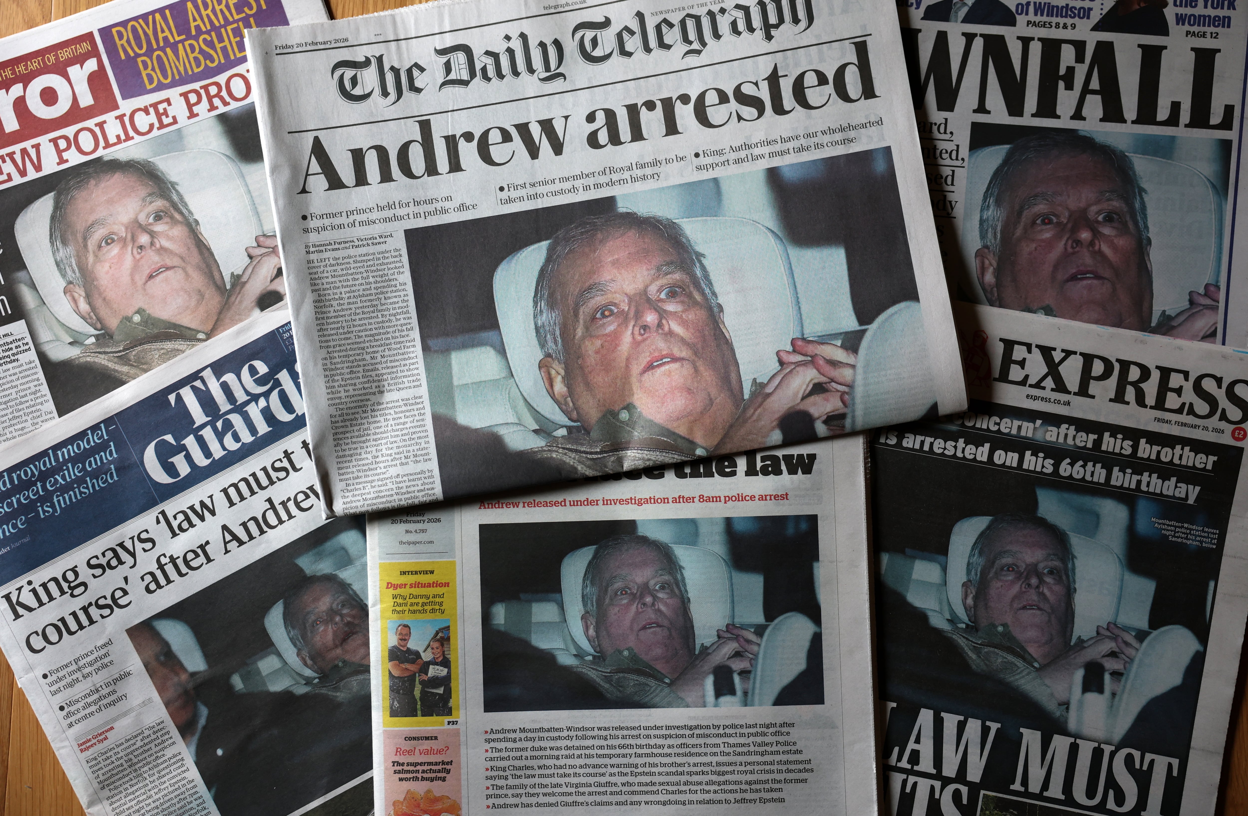 Portadas de periódicos británicos con sus portadas dedicadas a la detención del expríncipe Andrés