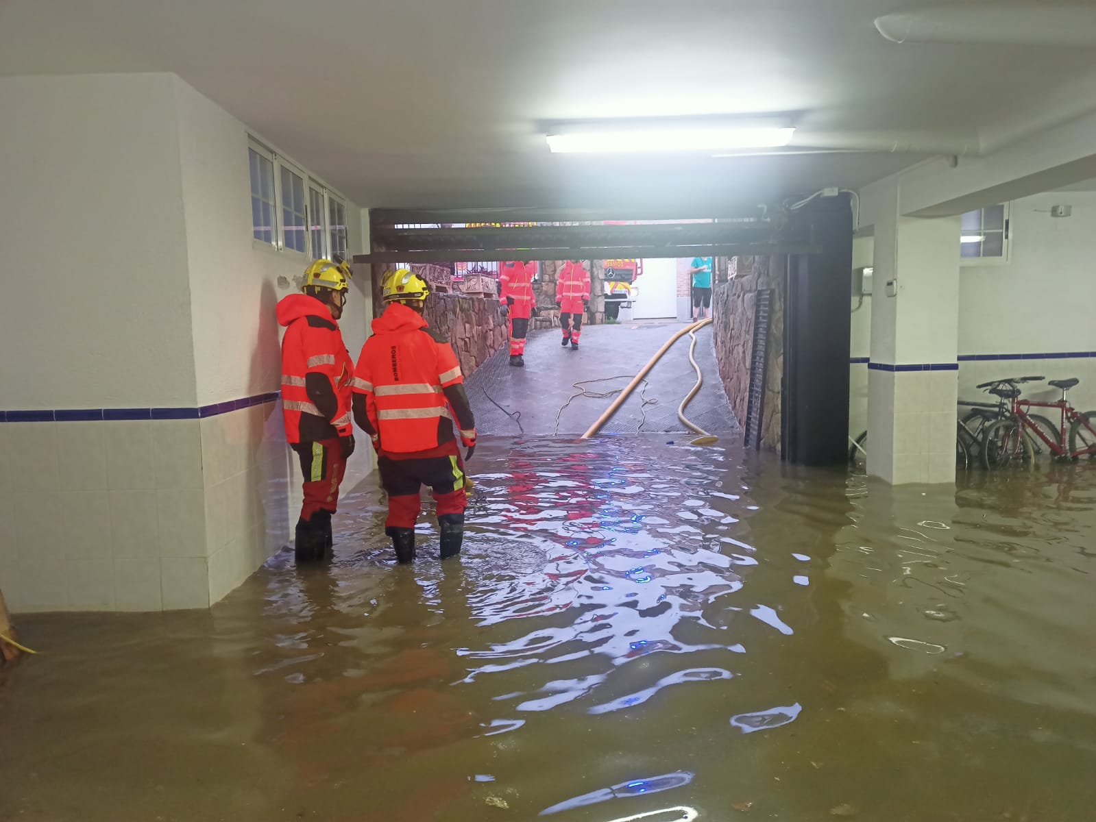 Una de las viviendas inundadas por el agua caída en apenas una hora en Fuensalida (Toledo)