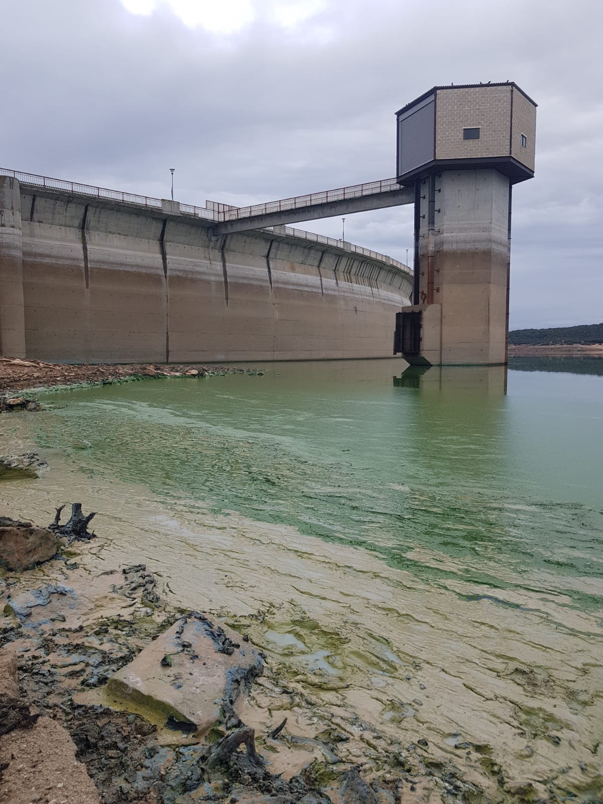 Muro del pantano de Las Cogotas