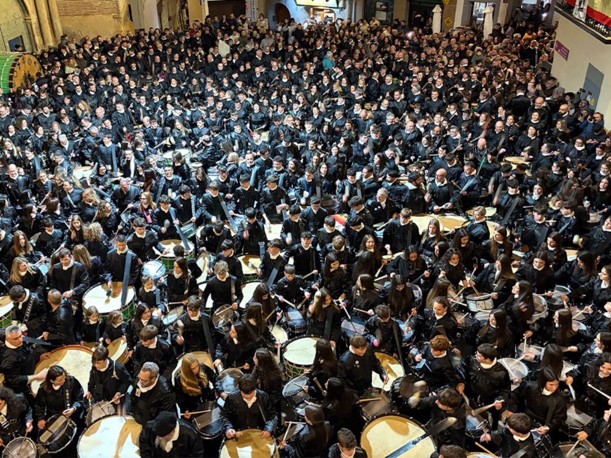 Miles de tambores rompen el cierzo y laten al unísono en la Ruta del Bajo Aragón