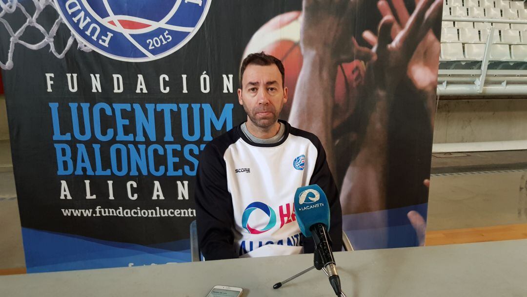 Pedro Rivero, entrenador del HLA Alicante