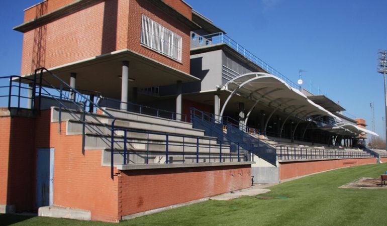 El Ayuntamiento getafense realiza mejoras en al canalización del agua en el estadio de atletismo Juan de la Cierva.