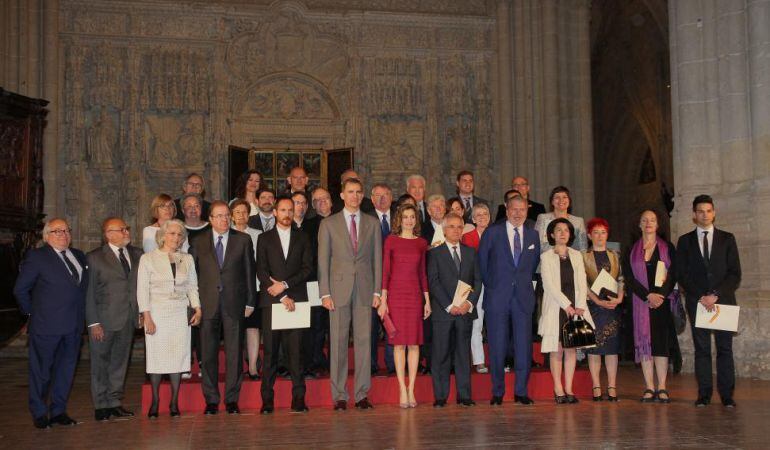 Los reyes posan con los galardonados con los Premios Nacionales de Cultura 2014