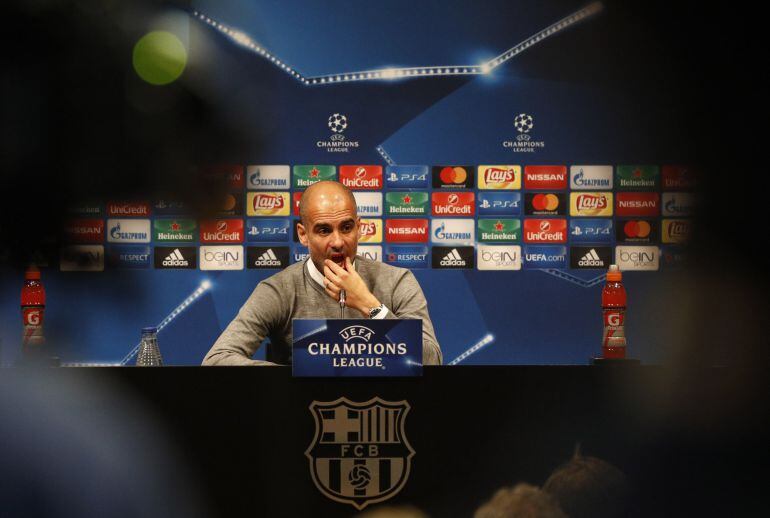 Guardiola, en la sala de prensa en Barcelona