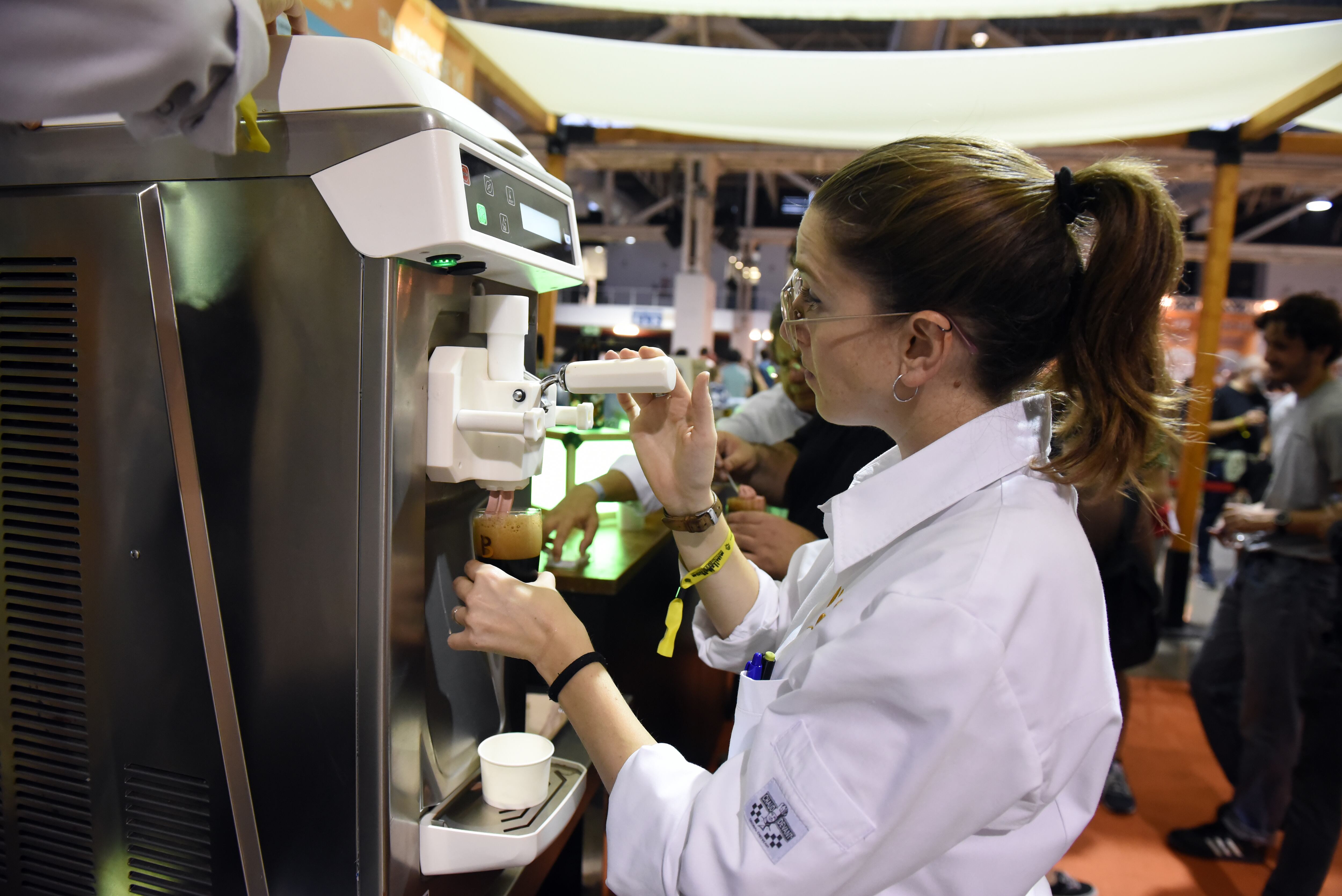 L&#039;Atélier mezcla helado de cereza con cerveza negra