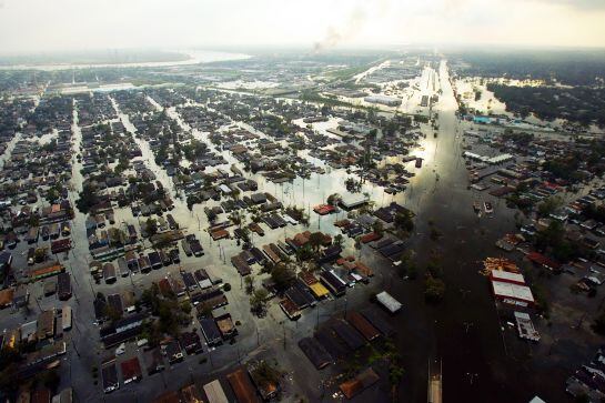 Vista aérea de Nueva Orleans, anegada por las aguas, tras el paso del huracán Katrina en 2005