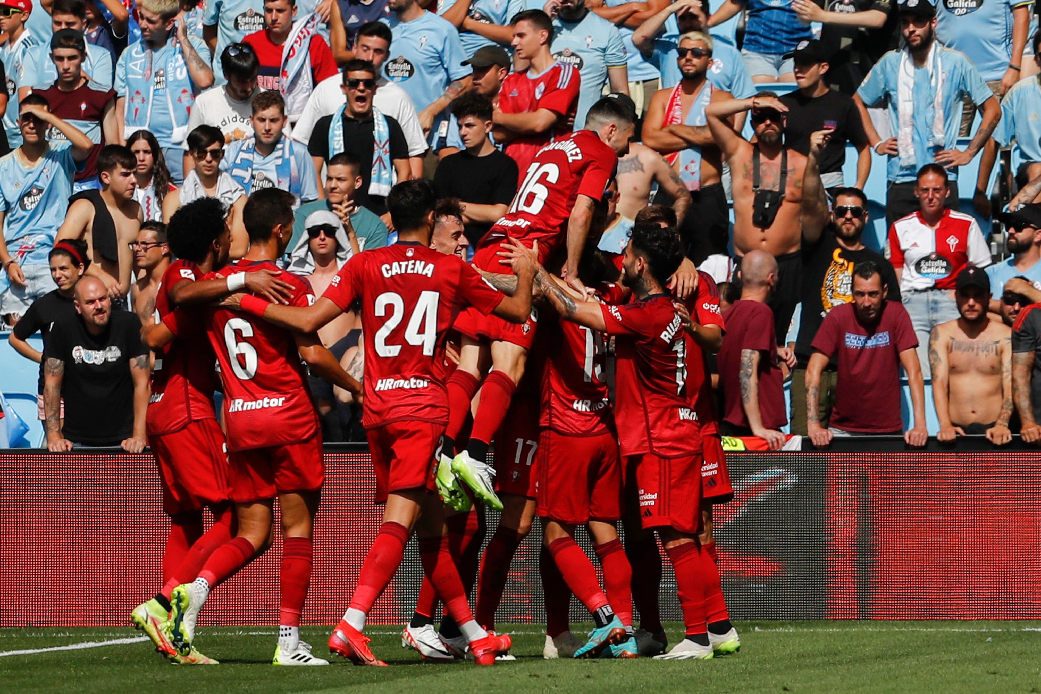 Los jugadores de Osasuna celebran el gol marcado por Rubén García ante el Celta de Vigo en el estadio de Balaídos en Vigo