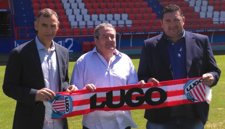 Javi López (izquierda), Tino Saqués (centro) y Emilio Viqueira (derecha), en la presentación del entrenador rojiblanco