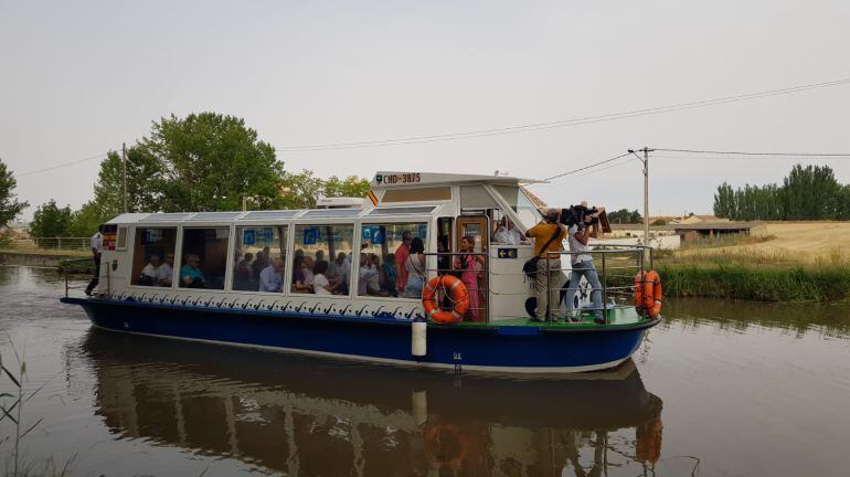 Buena acogida de la embarcación Juan de Homar