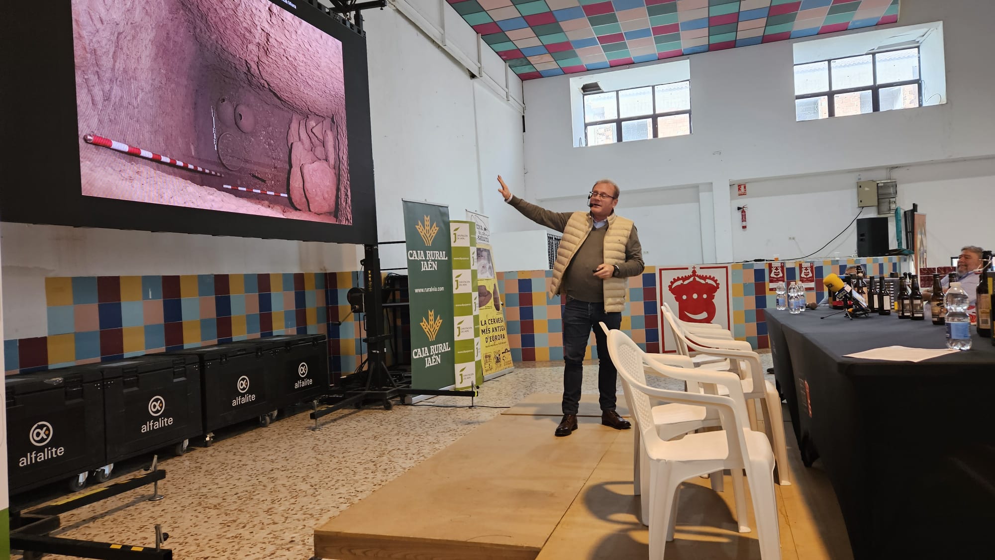 Presentación de la ponencia &#039;Cerveza para el más allá&#039;, por Alejandro Jiménez (UJA)