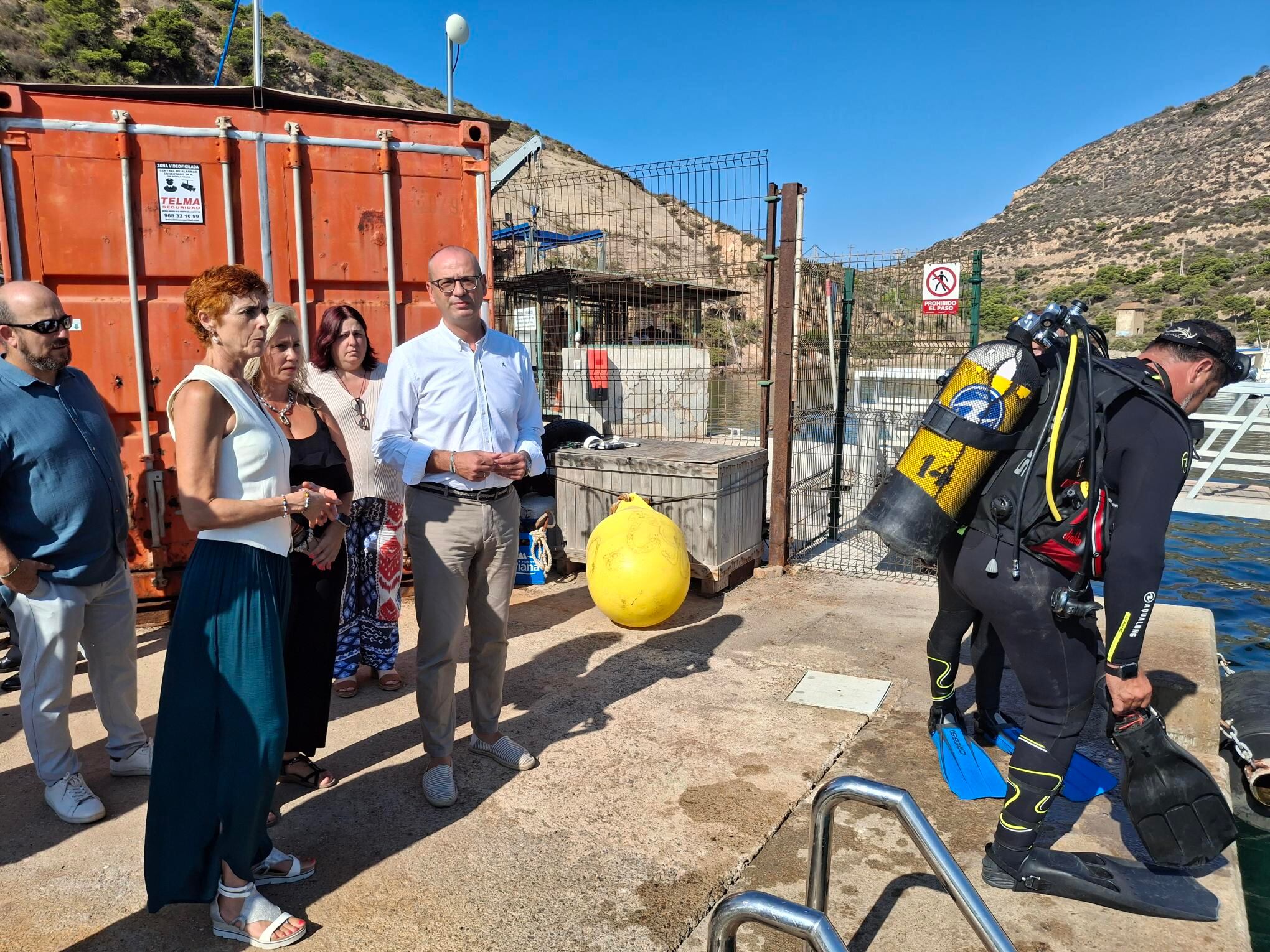 Visita del consejero de Educación y Formación Profesional, Víctor Marín, para conocer dónde se desarrollará la parte práctica del título de FP.