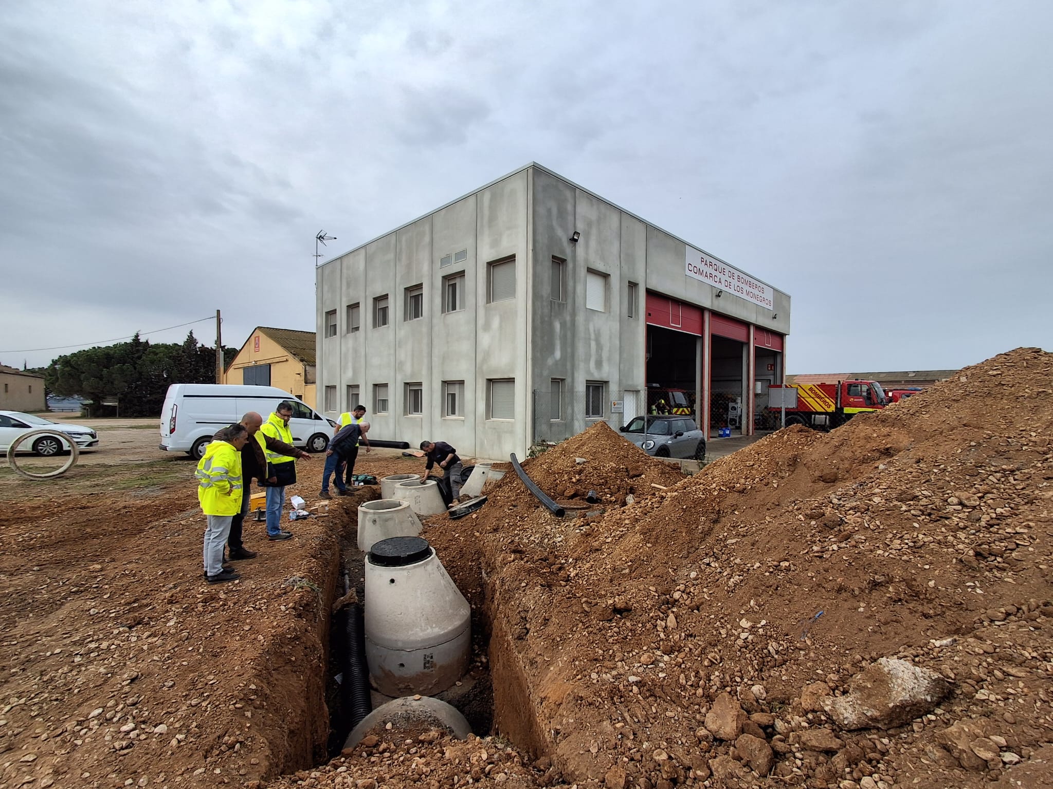 Trabajos de mejora en el parque de bomberos de Sariñena