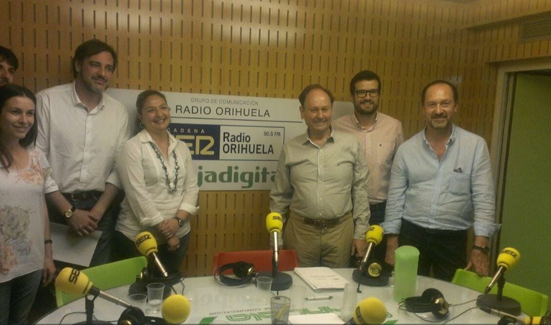 La exedil del PP, Pepa Ferrando (c), ahora en Foro Demócrata, en un debate con otros candidatos a la alcaldía de Orihuela.