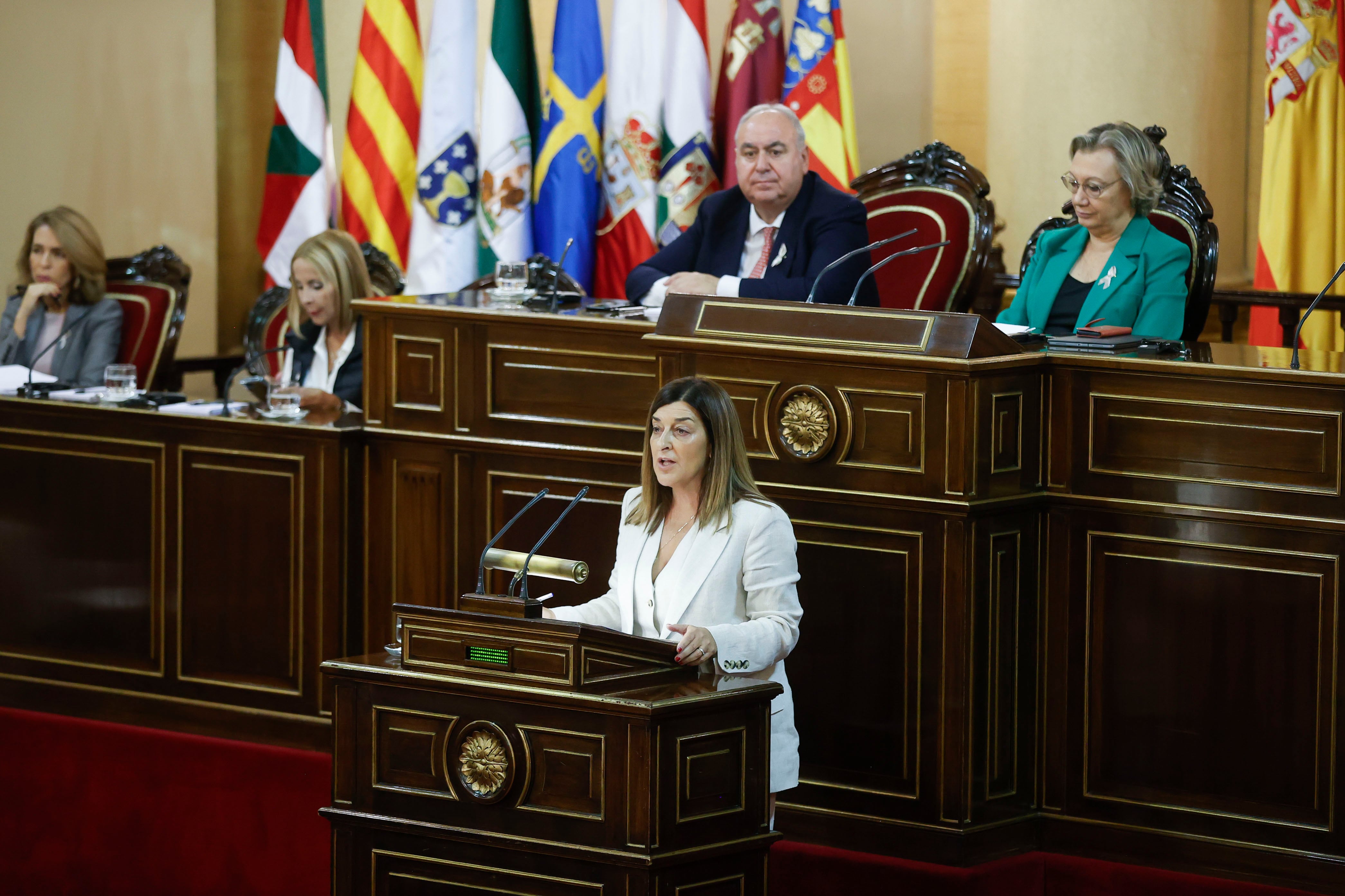 MADRID, 19/10/2023.- La presidenta de Cantabria, María José Sáenz de Buruaga, durante su intervención en la Comisión General de las Comunidades Autónomas que se celebra en el Senado, este jueves. EFE/Juan Carlos Hidalgo
