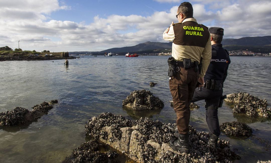 Agentes contra el furtivismo