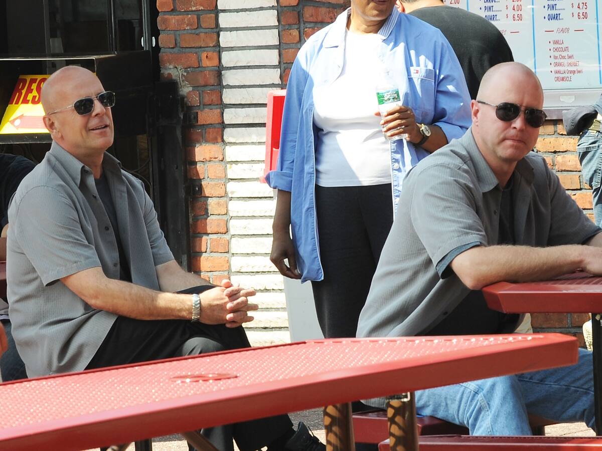 El doble de Bruce Willis cuenta cómo avanzó la enfermedad que le ha hecho retirarse: "Sabíamos que pasaba otra cosa"