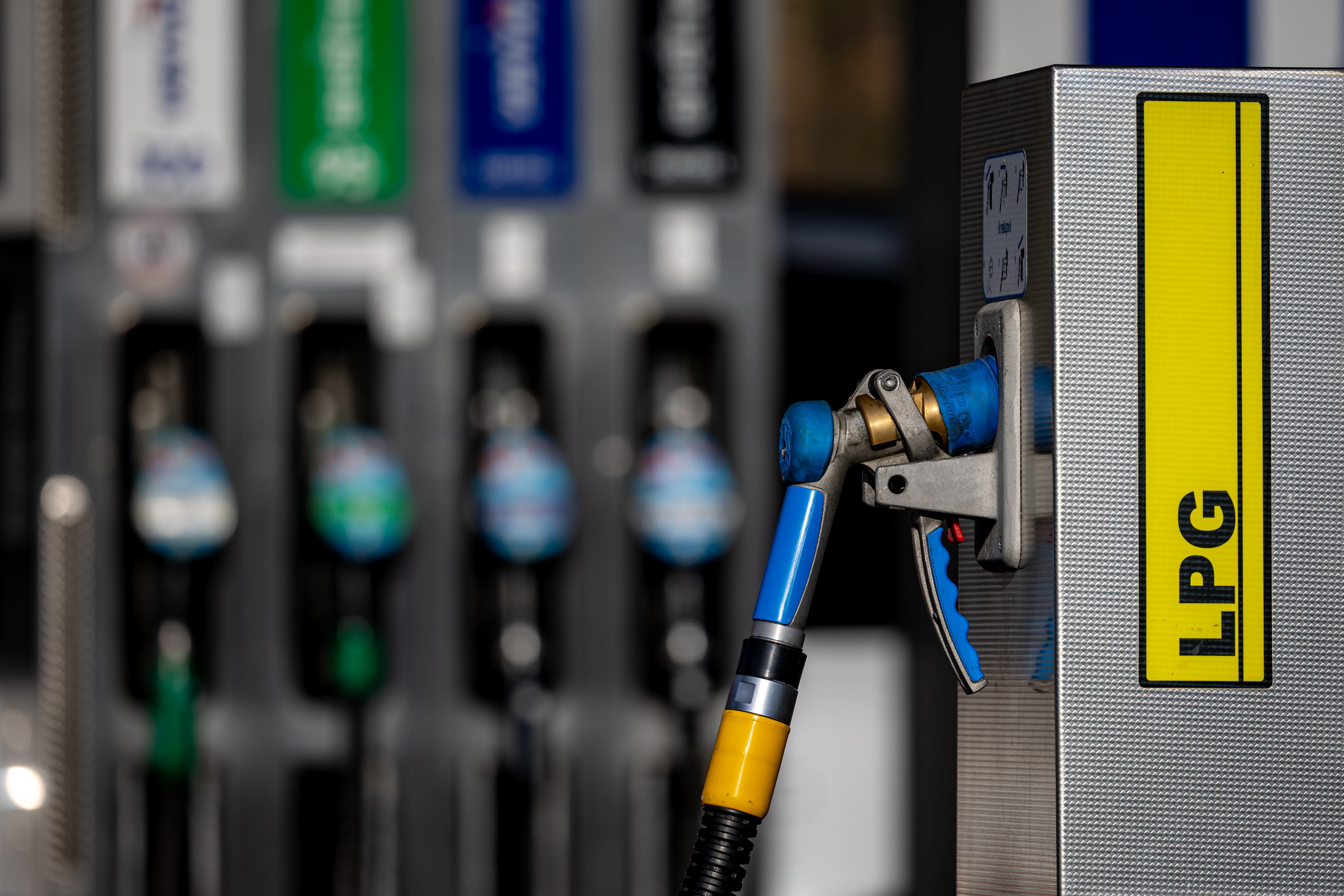 Reducciones de impuestos, topes de precios, impulso al teletrabajo o límite a la calefacción: todas las medidas aprobadas para frenar la subida de precios energéticos