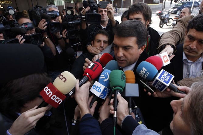 Laporta atiende a los medios de comunicación