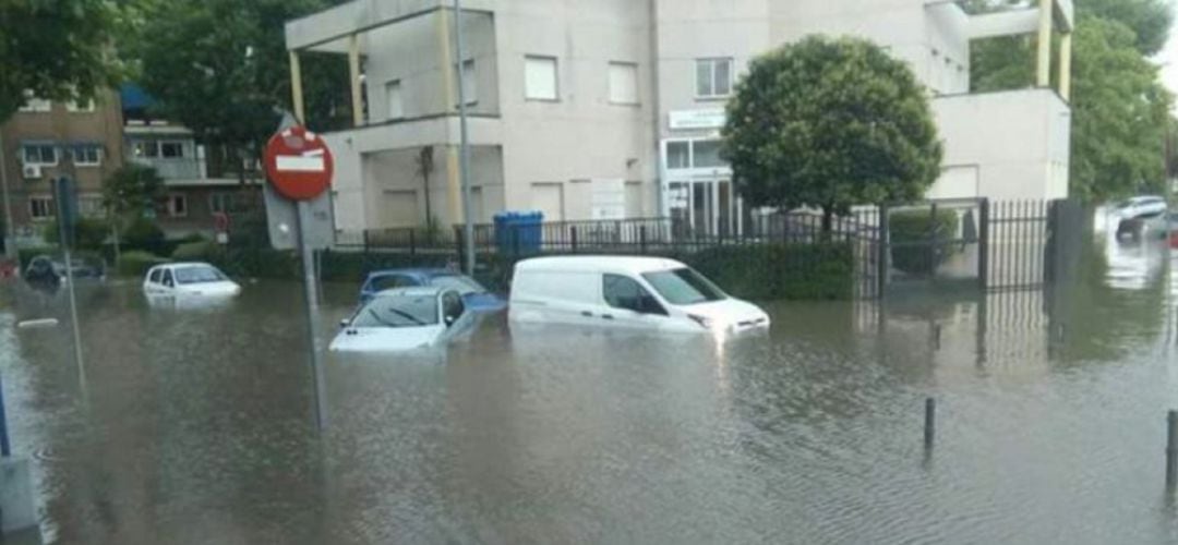 Inundaciones en la calle México y avenida de la Hispanidad de Fuenlabrada