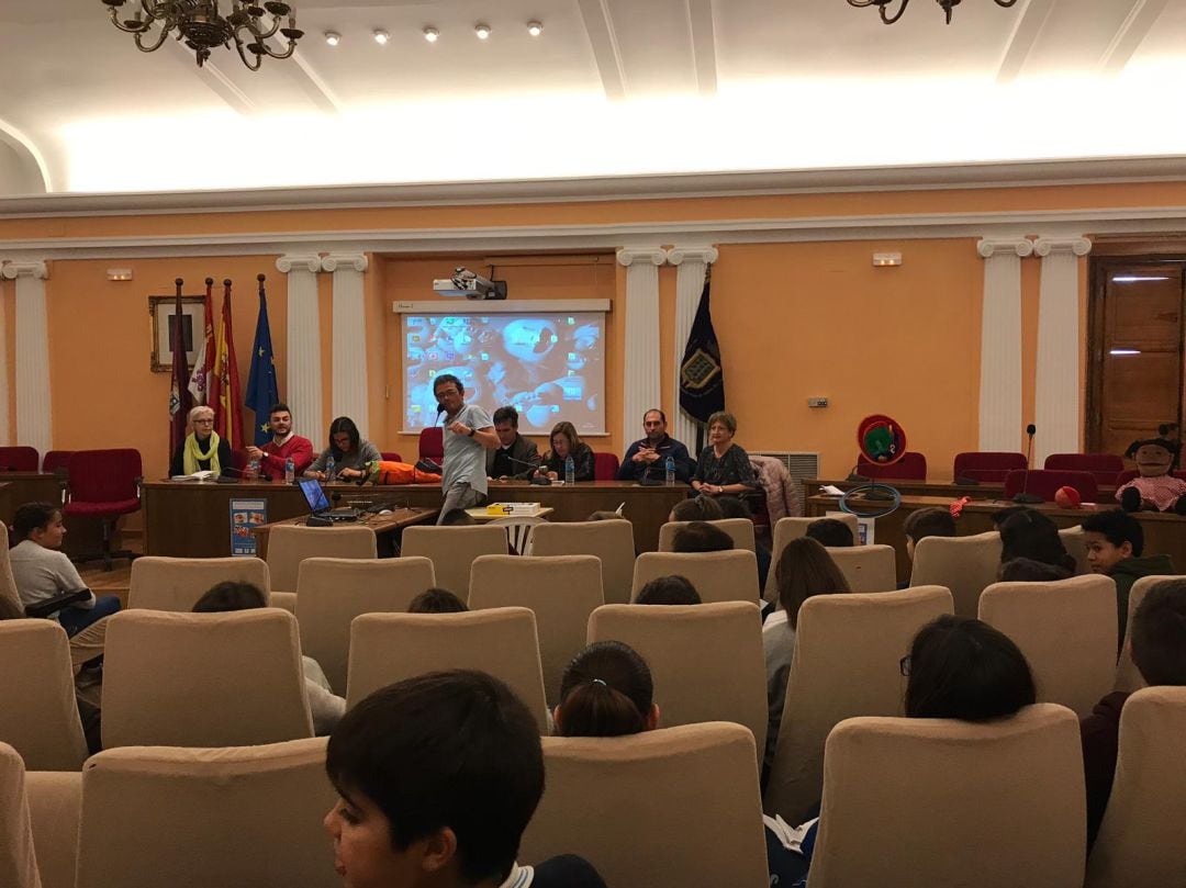 Los escolares de Medina del Campo han participado en el Pleno de la Infancia