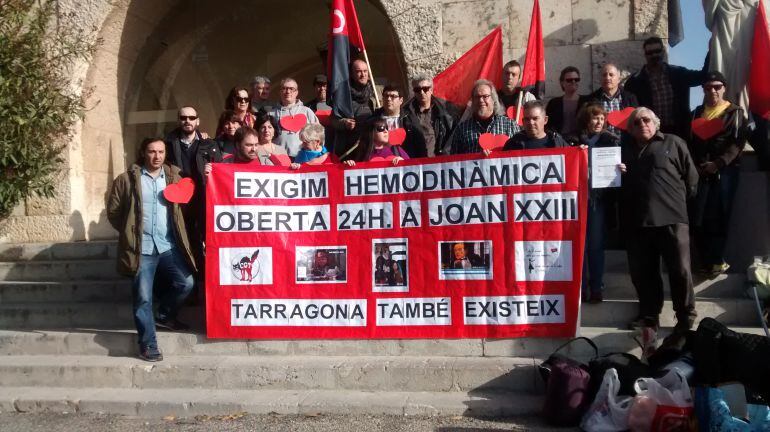 Membres del Grup de Treball per la Sanitat Pública concentrats als Serveis Territorials de Salut.