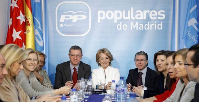 Esperanza Aguirre y Alberto Ruiz Gallardón, durante la reunión del Comité de Dirección del PP madrileño que, por primera vez, se ha celebrado en la capital
