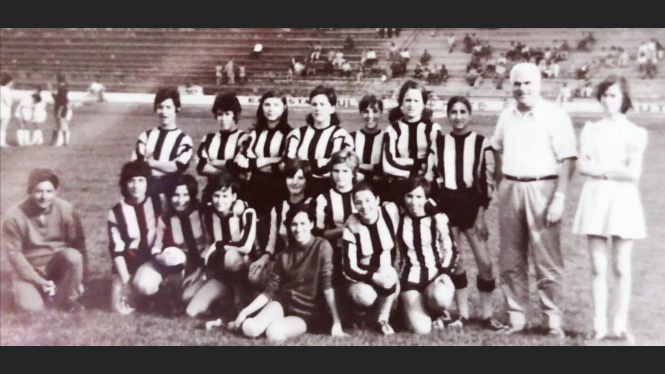 Primer equipo femenino de fútbol de Dénia.