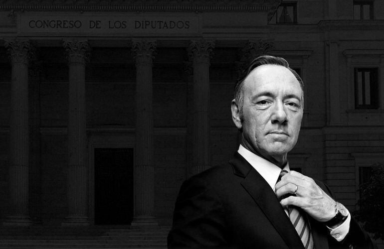 Frank Underwood (Kevin Spacey), frente al Congreso de los Diputados. 