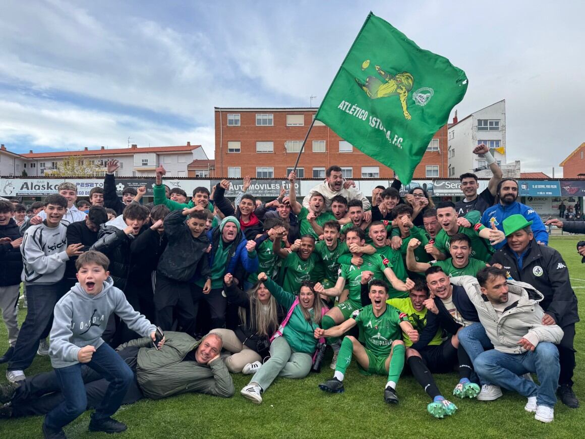 Ascendió ganando la liga en Tercera División.
