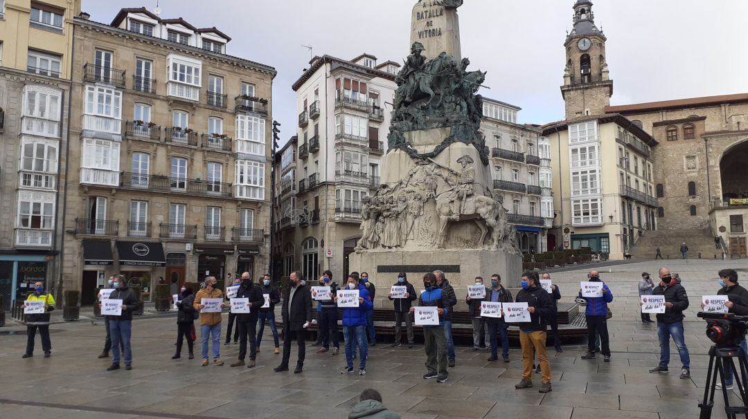 El comité se ha concentrado en la plaza de la Virgen Blanca