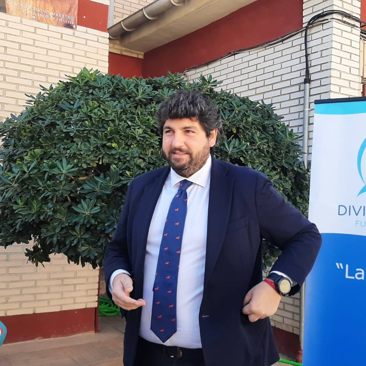 López Miras insiste en que la solución a la situación del PP pasa por la "unidad" y se reafirma en su apoyo a la dirección nacional