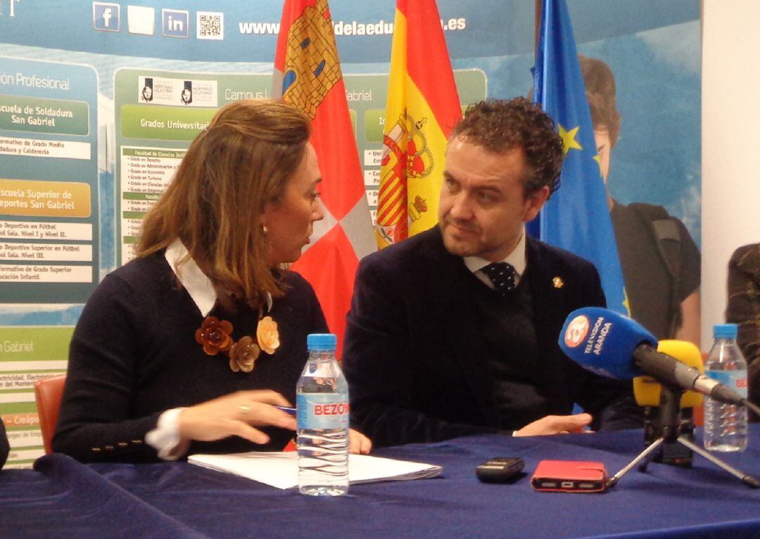 Enrique García, gerente de San Gabriel, y María González, directora general de Desarrollo Rural