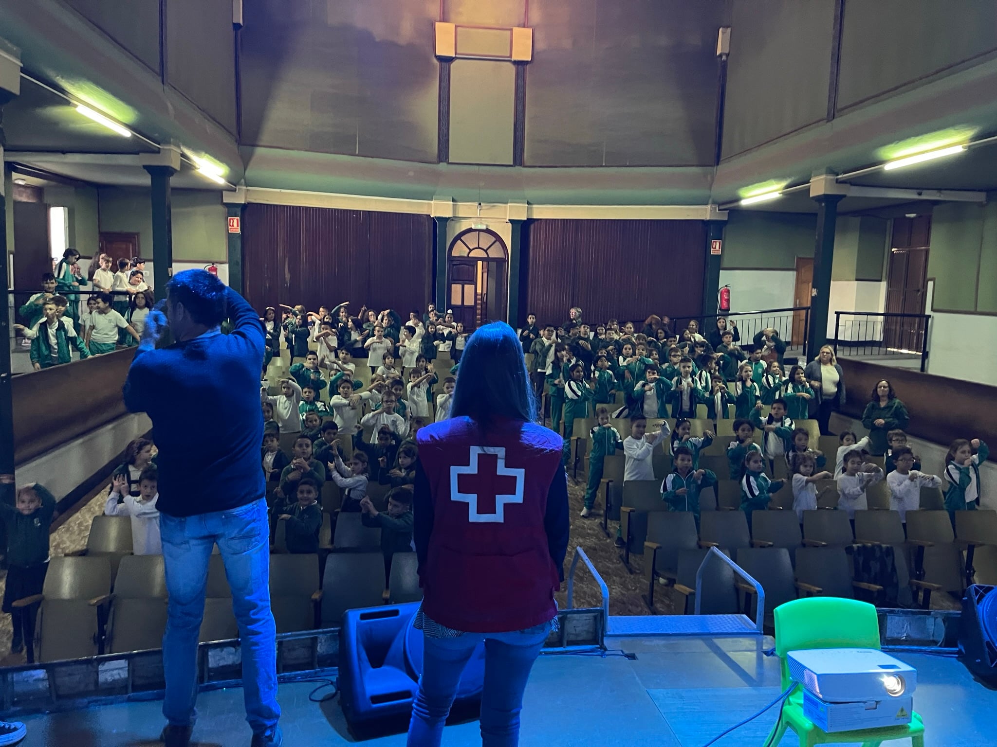 Moment on el Santa Maria interpreta la cançó 'De Bonesh'