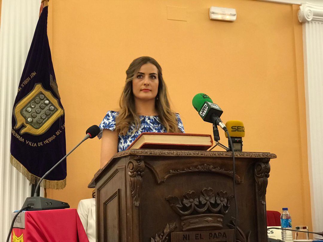 Cristina Blanco, portavoz de Ciudadanos, en el pleno de investidura de Medina del Campo