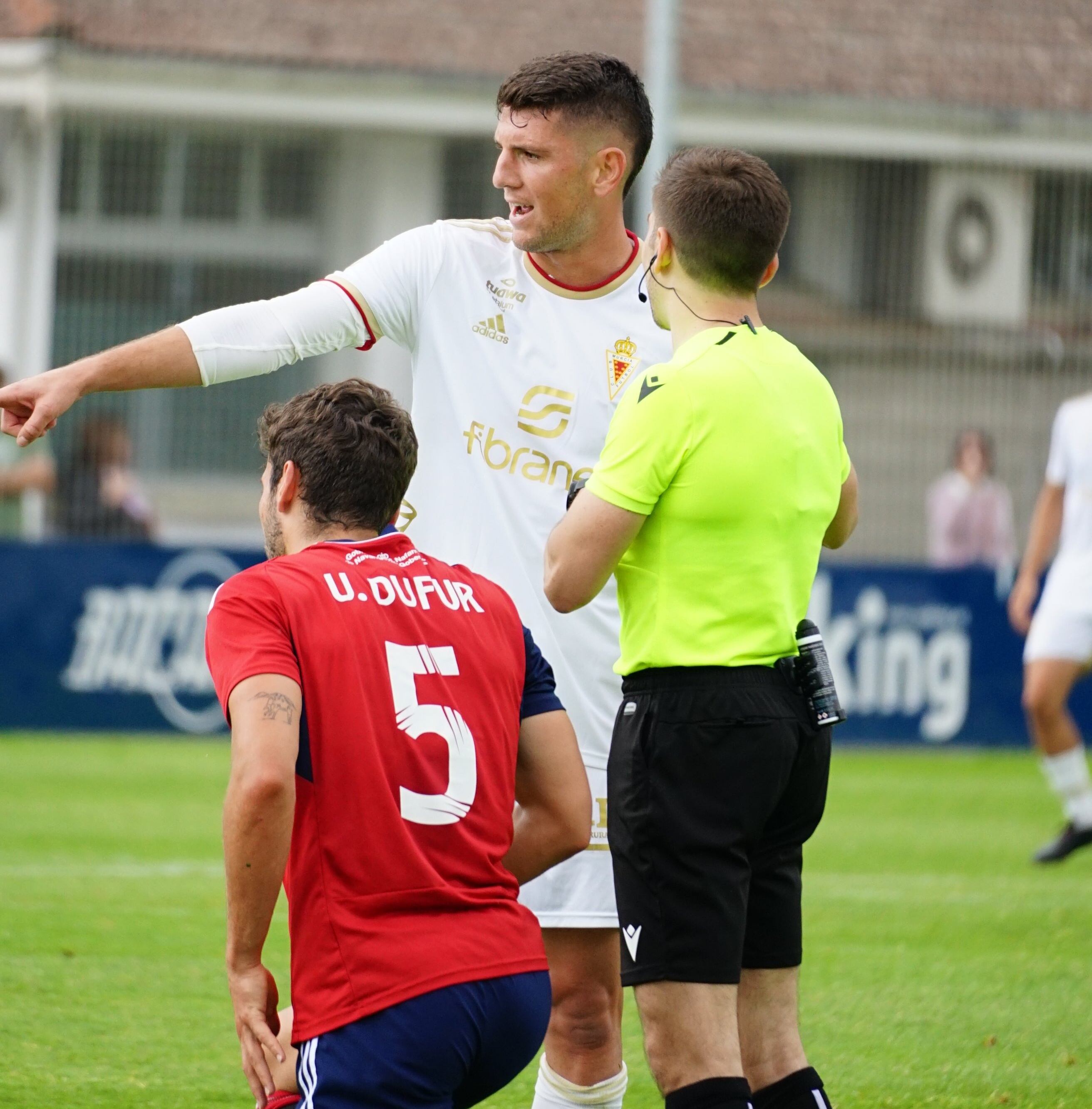 Alberto Toril durante el encuentro contra Osasuna Promesas en Tajonar