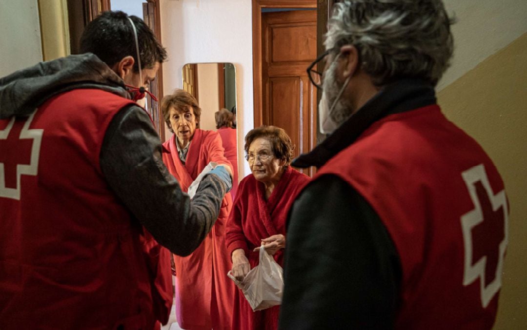 Atención a personas mayores en la pandemia de Cruz Roja Gandia  