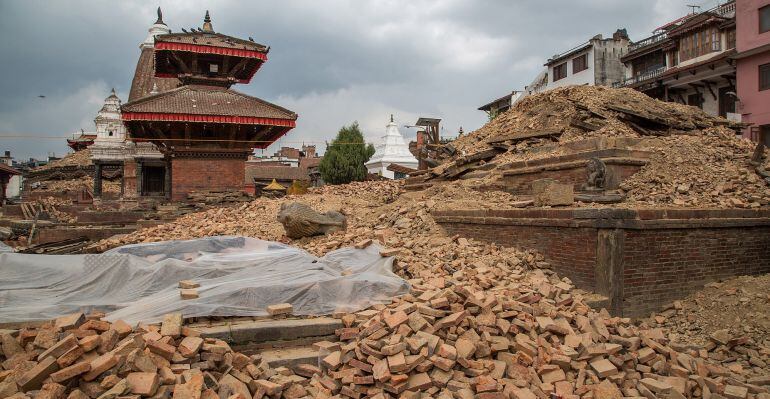 Estado en que ha quedado tras el terremoto la Plaza de Durbar de Patan, declarada Patrimonio de la Humanidad por la Unesco en 1979