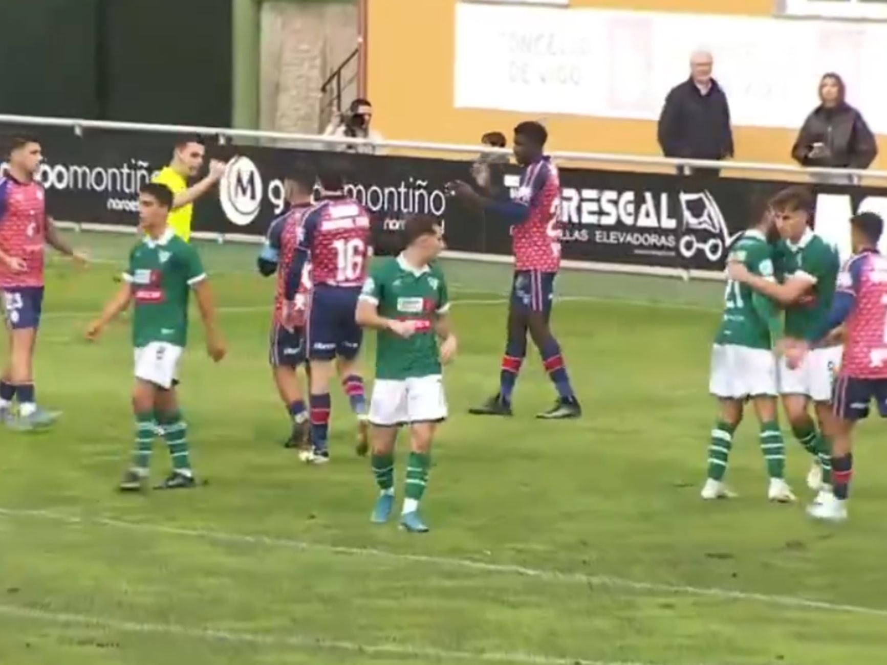 Partido entre el Real Ávila y el Coruxo