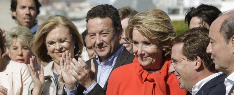 GRA316. MADRID, 18/04/2015.- La presidenta del PP de Madrid y candidata a la alcaldía de la capital, Esperanza Aguirre, durante la presentación a los integrantes de su lista electoral en un acto celebrado en la Cámara de Comercio, en Madrid. EFE/Víctor Lerena