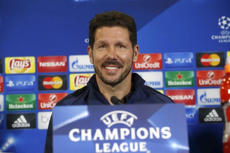 El entrenador del Atlético de Madrid, el argentino Diego Simeone durante la rueda de prensa previa al partido de Liga de Campeones que les enfrentará mañana Astana