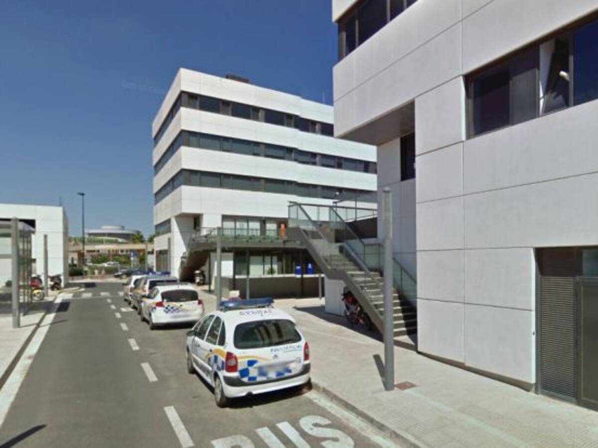 Detienen a un hombre sorprendido tras robar con fuerza en una vivienda