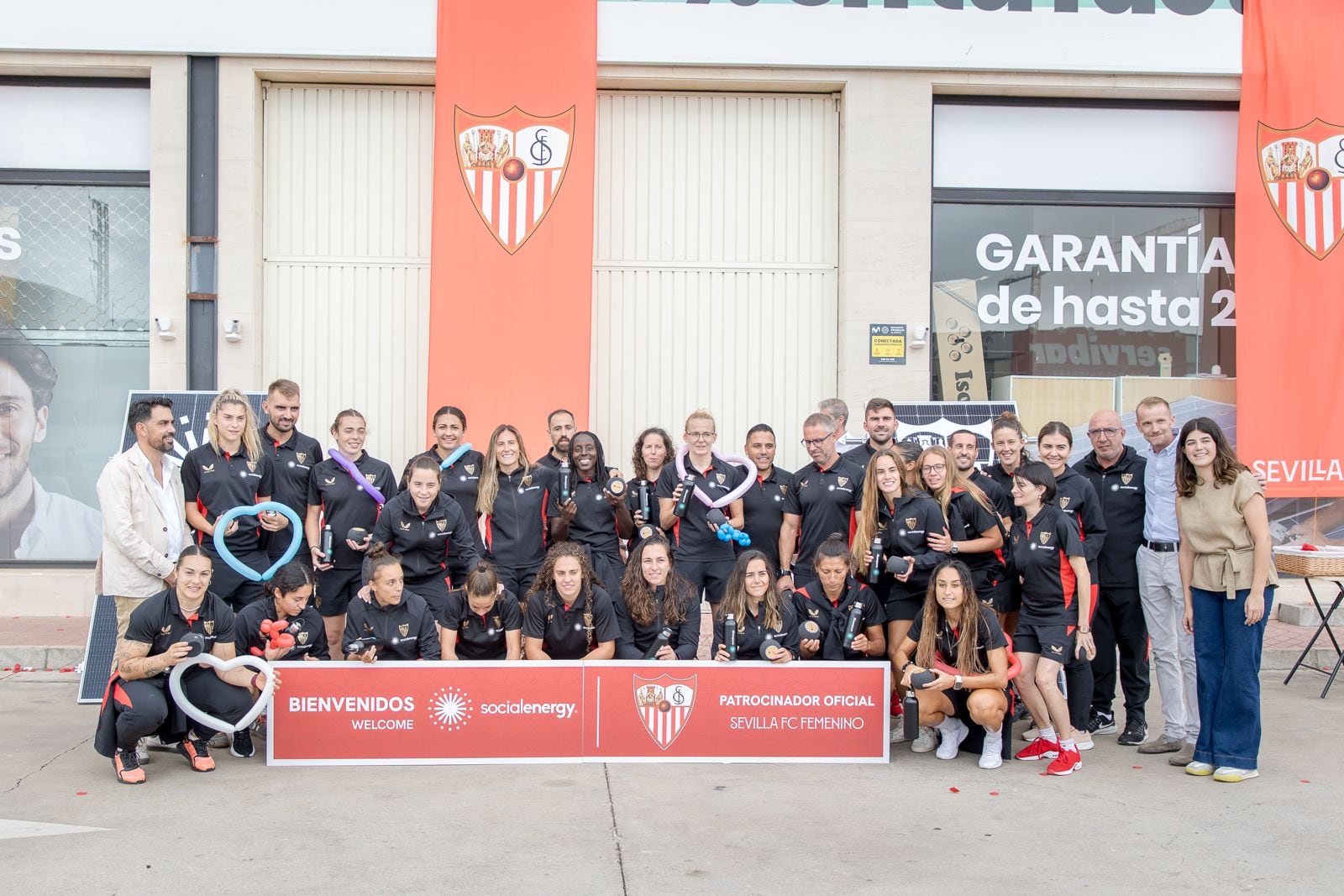 El Sevilla FC Femenino ha visitado este miércoles las instalaciones de Social Energy, su patrocinador principal