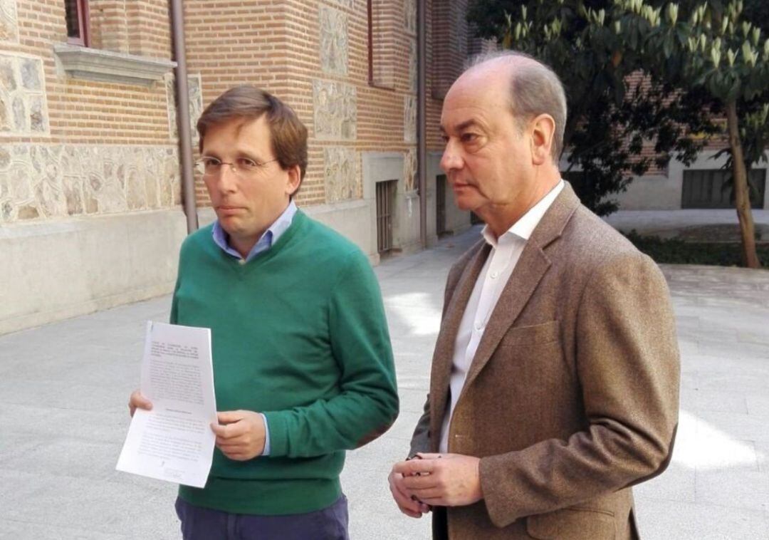 El edil del PP Fernando Martínez Vidal se pasa a Vox. En la fotografía junto a José Luis Martínez-Almeida.