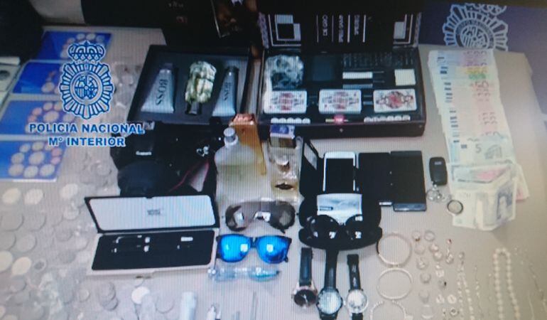 Parte de los objetos recuperados por la Policía Nacional