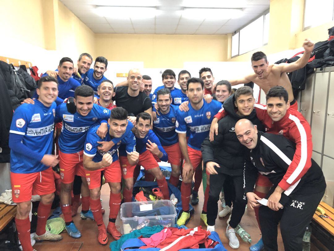 Los riojanos celebran la victoria en Salamanca.