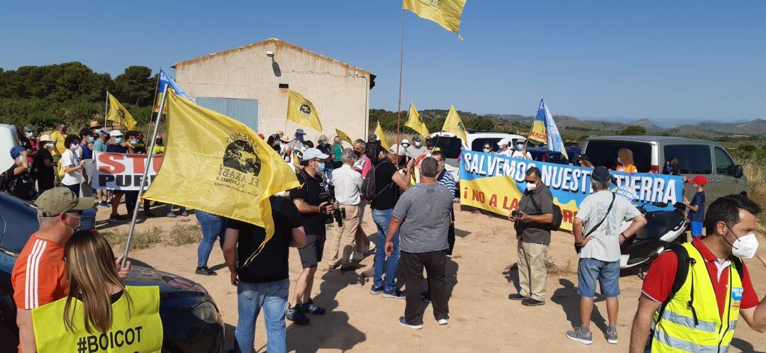 Manifestación contra la ampliación de una granja porcina en La Celia (Jumilla)